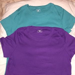 2 Jones New York Sport T-shirt’s short sleeve